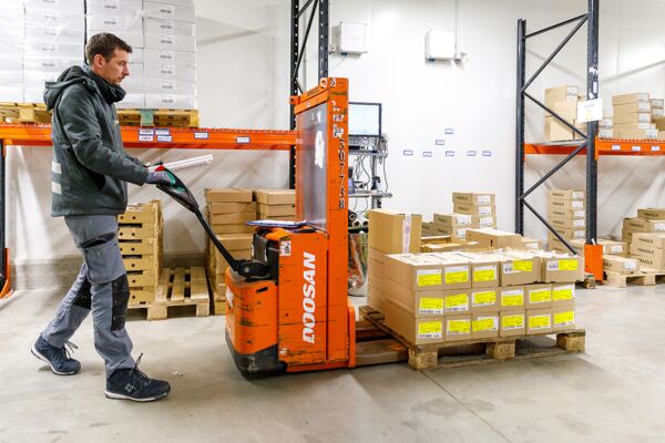 Préparateur de commande à Voldis Préparateur de commande avec un transpalette